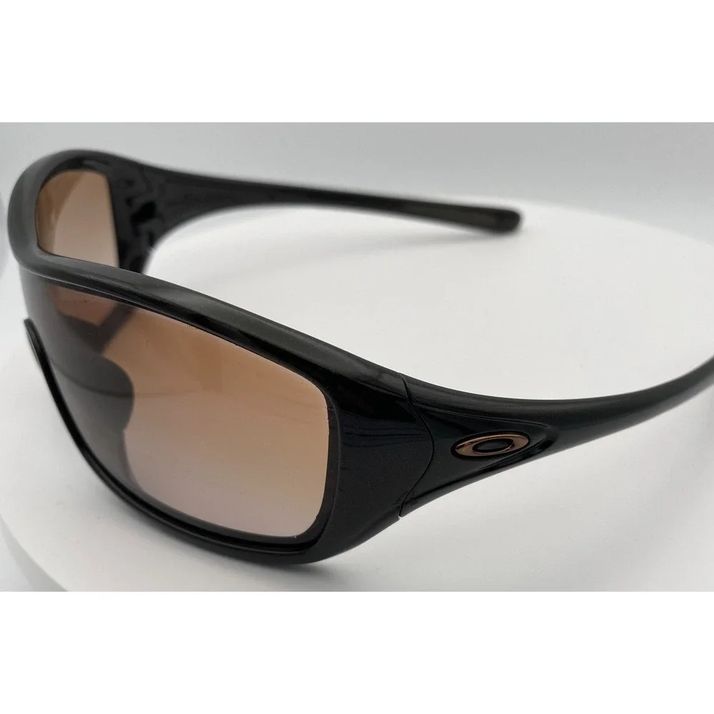 Oakley model ideal